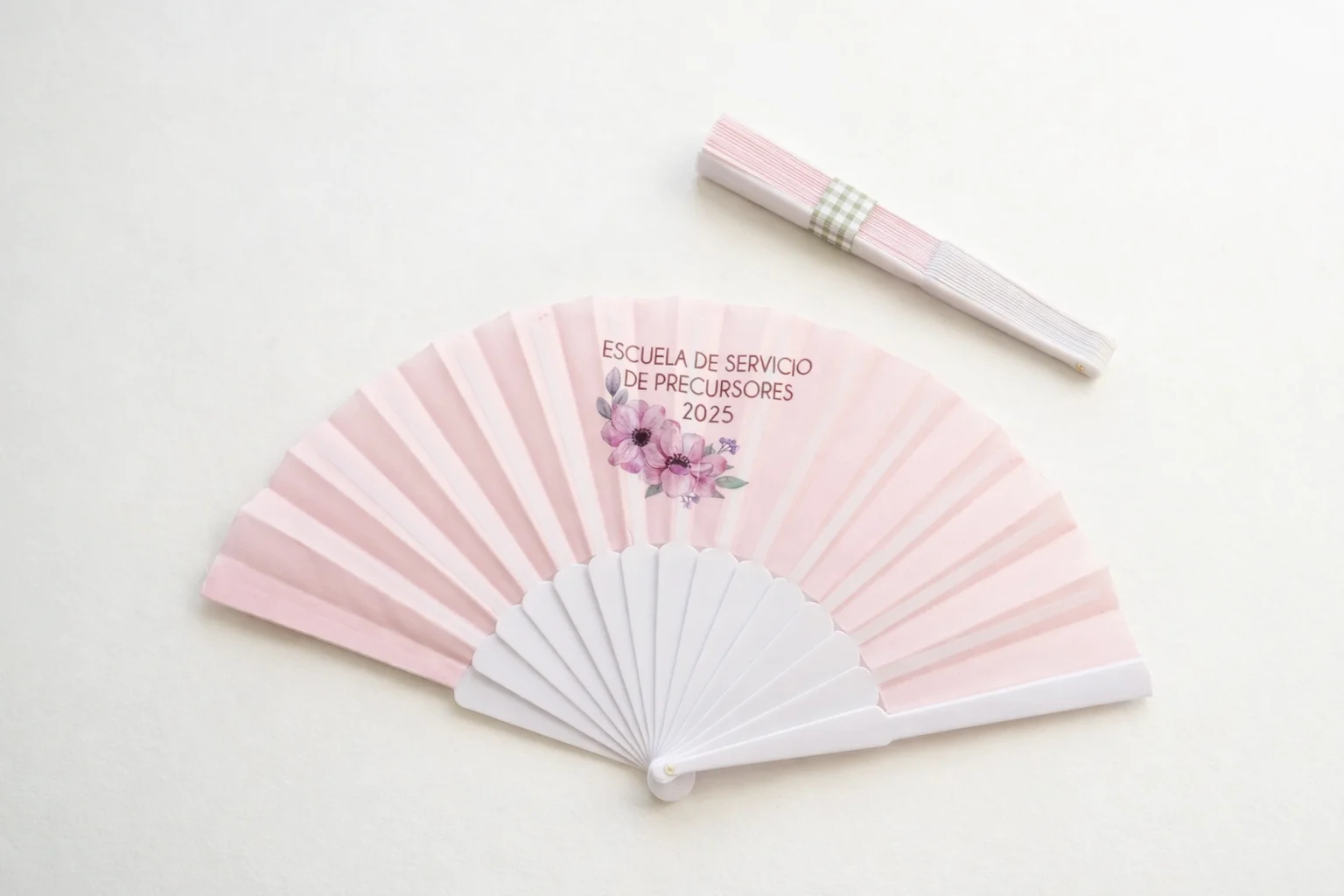 Abanico artesanal con diseño e imagen personalizada